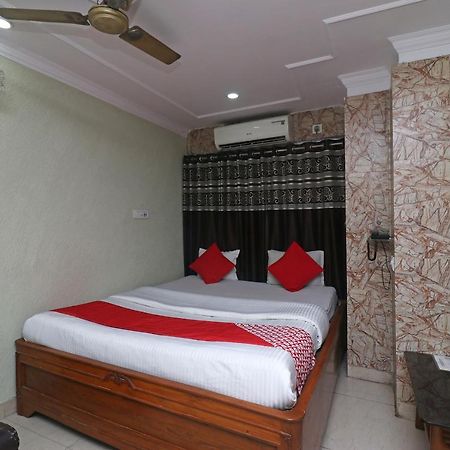 Oyo Flagship 16209 Hotel Ambar Palace Bara Bazar Exterior photo