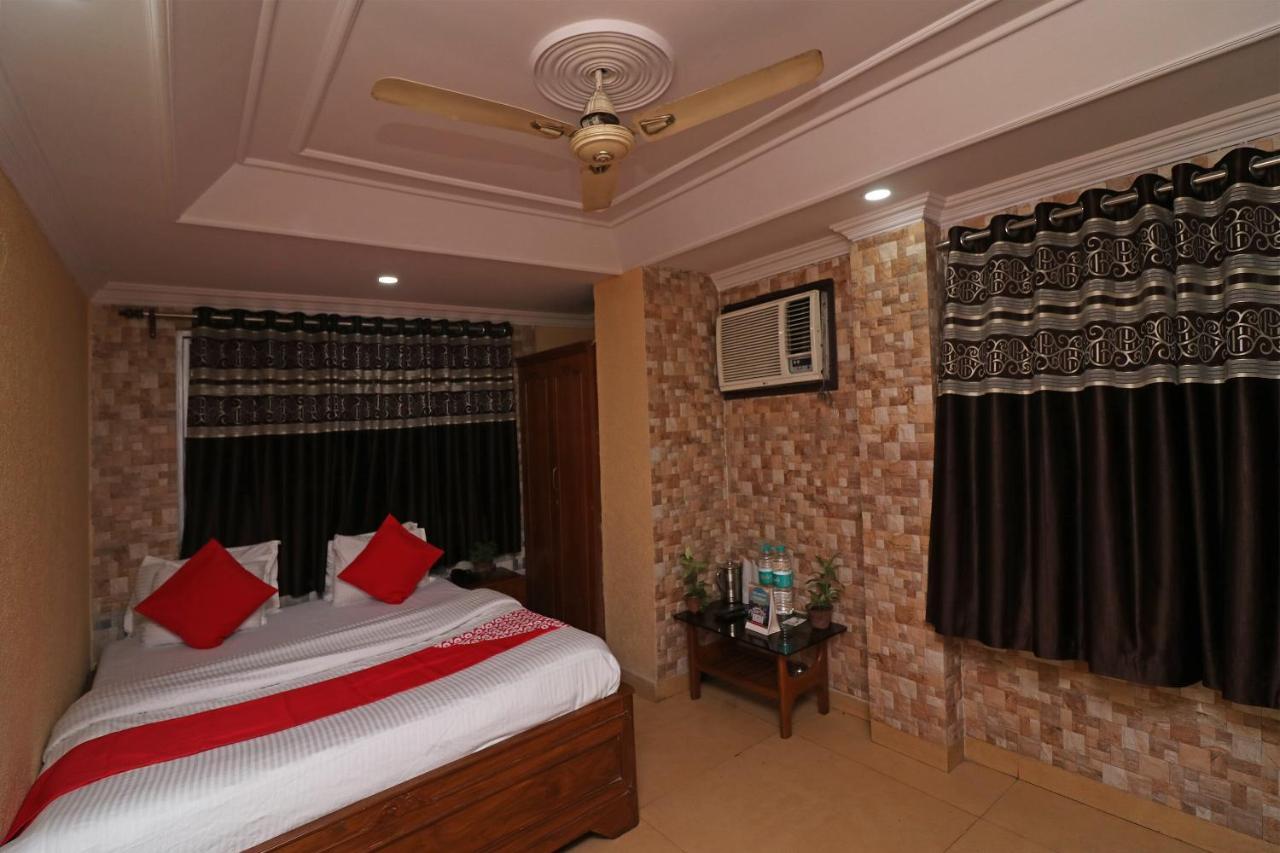 Oyo Flagship 16209 Hotel Ambar Palace Bara Bazar Exterior photo