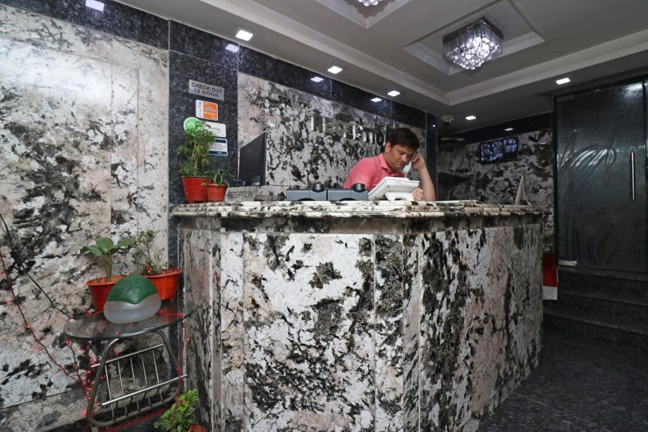 Oyo Flagship 16209 Hotel Ambar Palace Bara Bazar Exterior photo