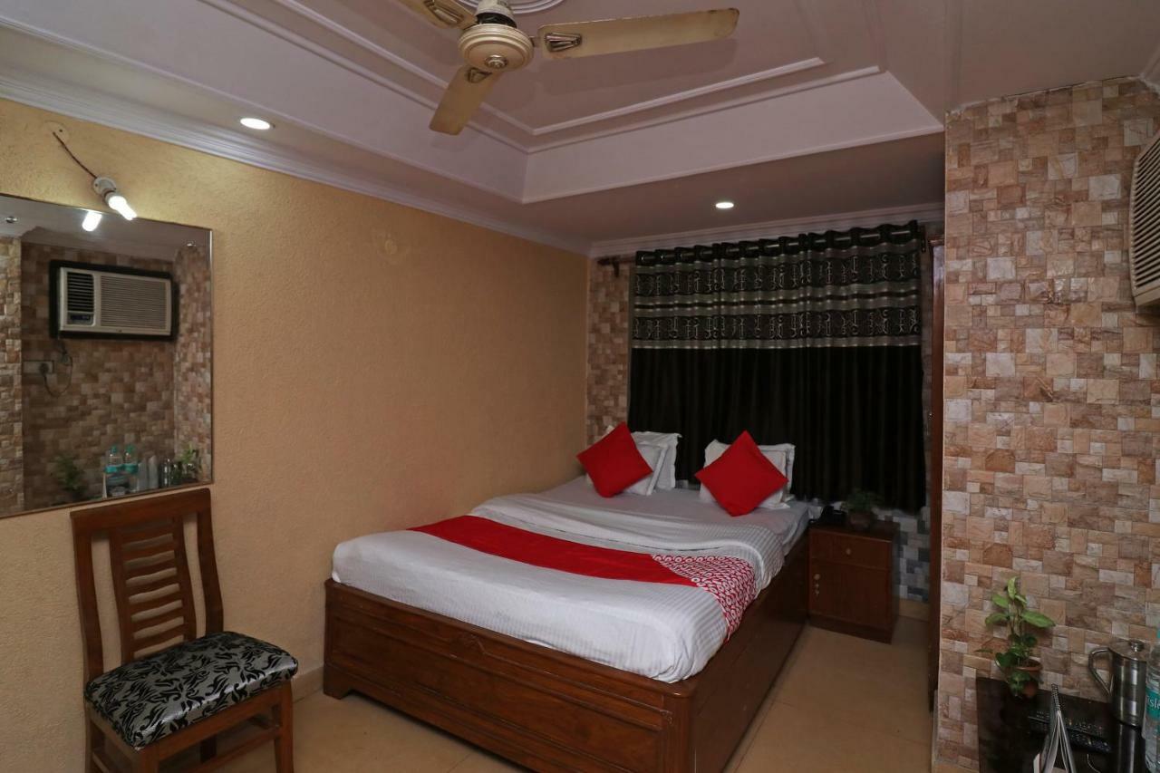 Oyo Flagship 16209 Hotel Ambar Palace Bara Bazar Exterior photo