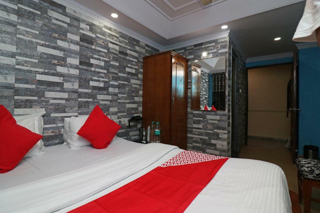 Oyo Flagship 16209 Hotel Ambar Palace Bara Bazar Exterior photo