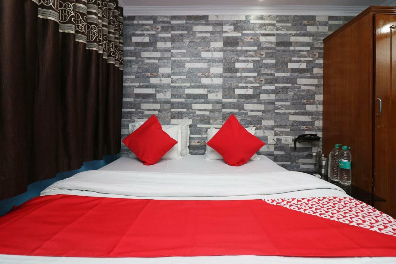 Oyo Flagship 16209 Hotel Ambar Palace Bara Bazar Exterior photo