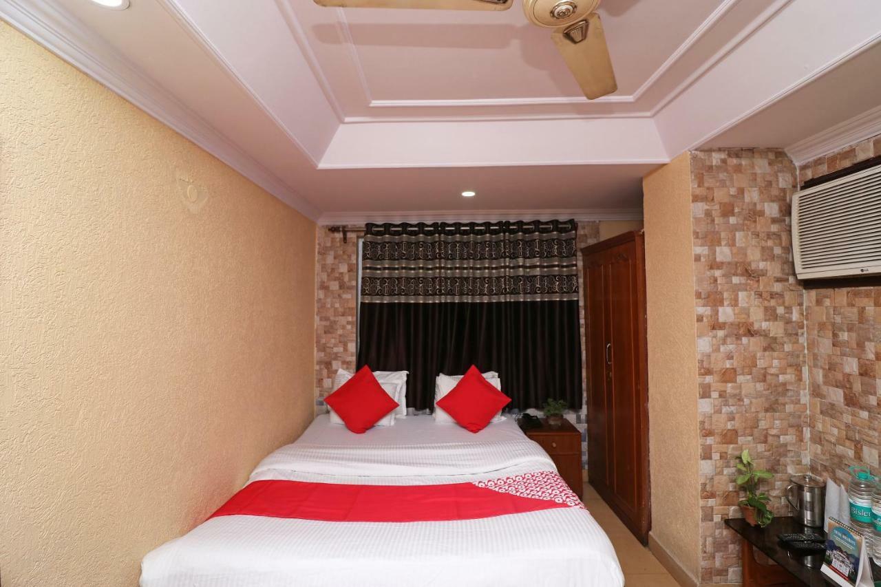 Oyo Flagship 16209 Hotel Ambar Palace Bara Bazar Exterior photo
