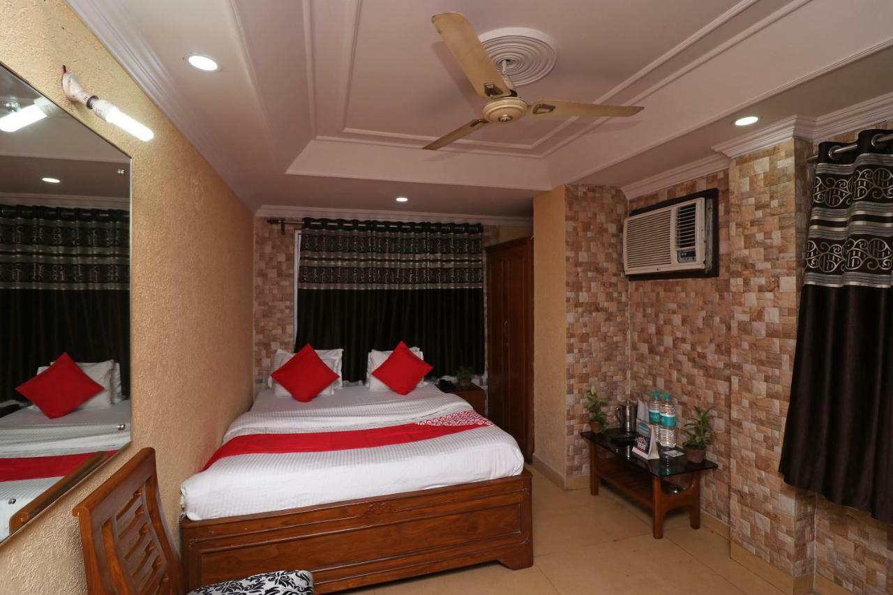 Oyo Flagship 16209 Hotel Ambar Palace Bara Bazar Exterior photo