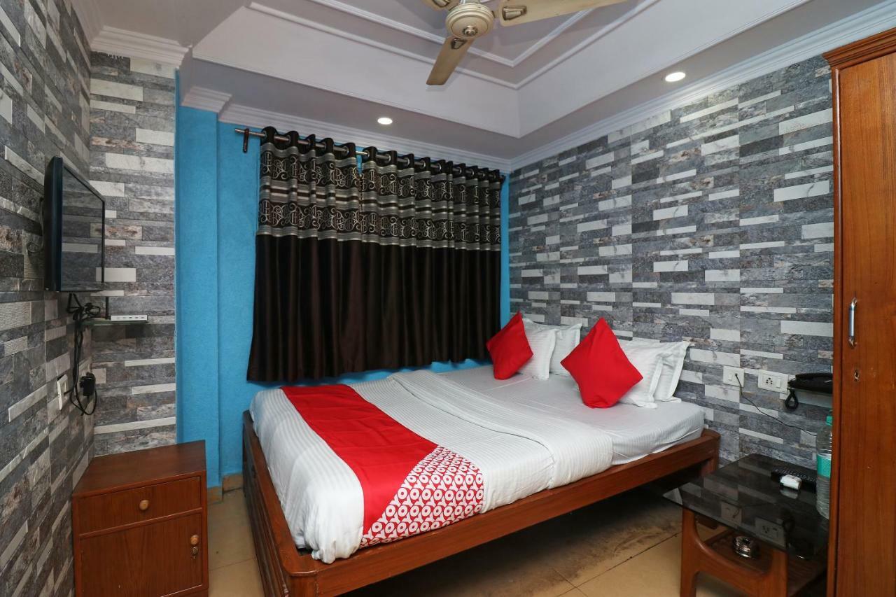 Oyo Flagship 16209 Hotel Ambar Palace Bara Bazar Exterior photo