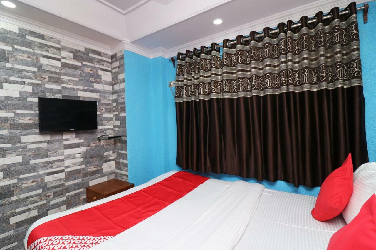 Oyo Flagship 16209 Hotel Ambar Palace Bara Bazar Exterior photo