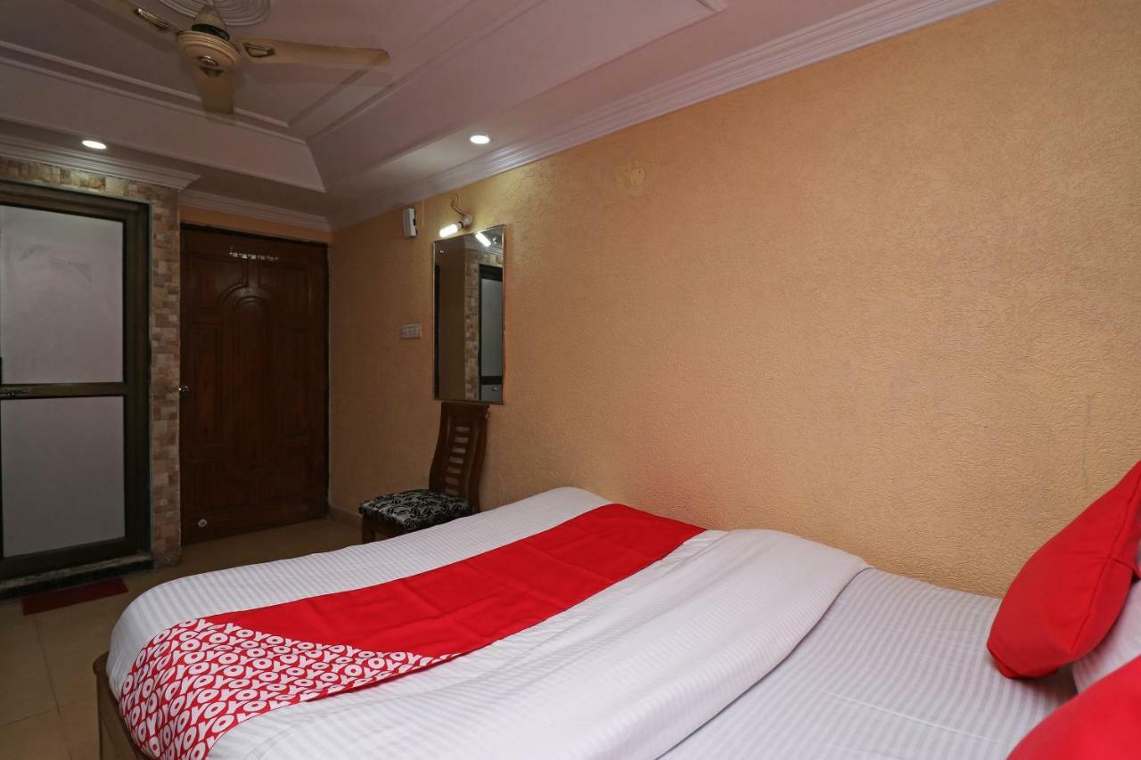 Oyo Flagship 16209 Hotel Ambar Palace Bara Bazar Exterior photo