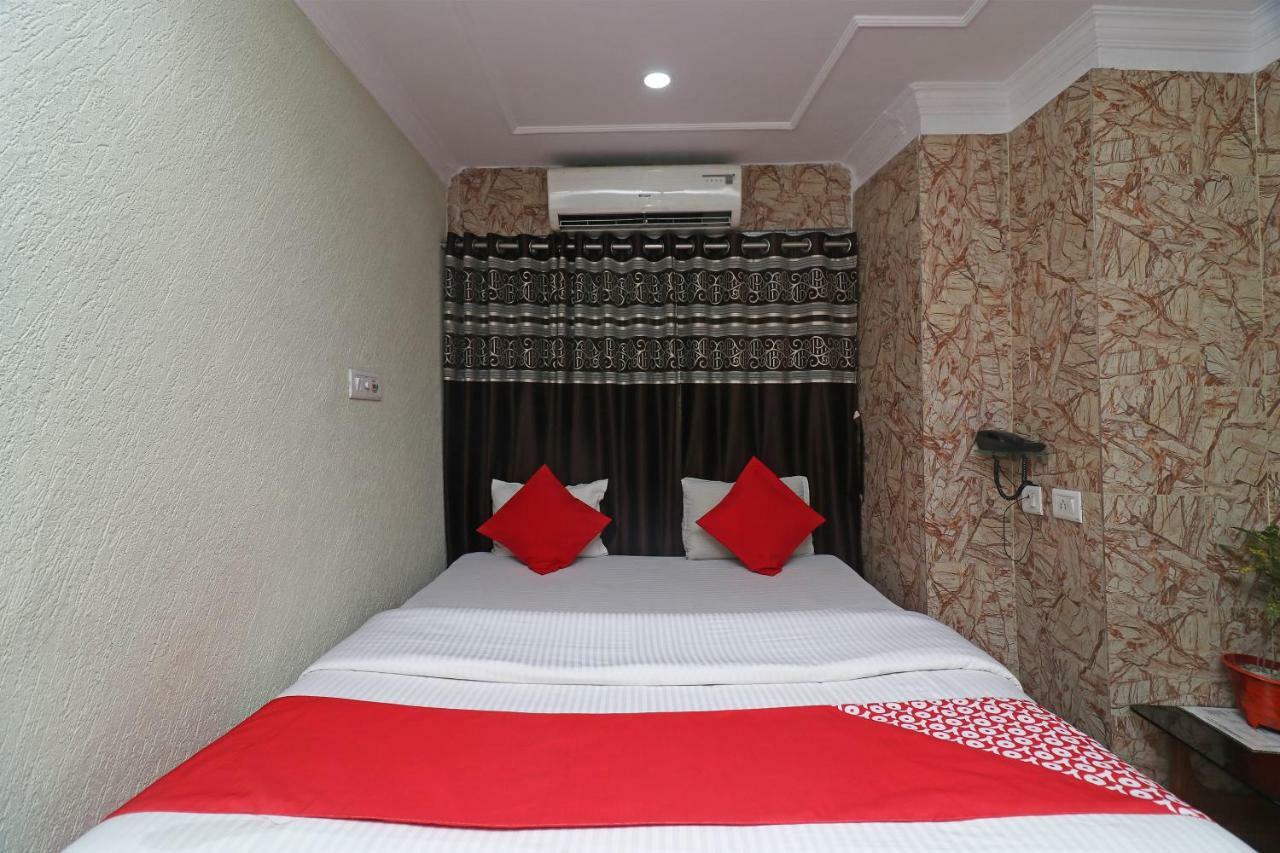Oyo Flagship 16209 Hotel Ambar Palace Bara Bazar Exterior photo