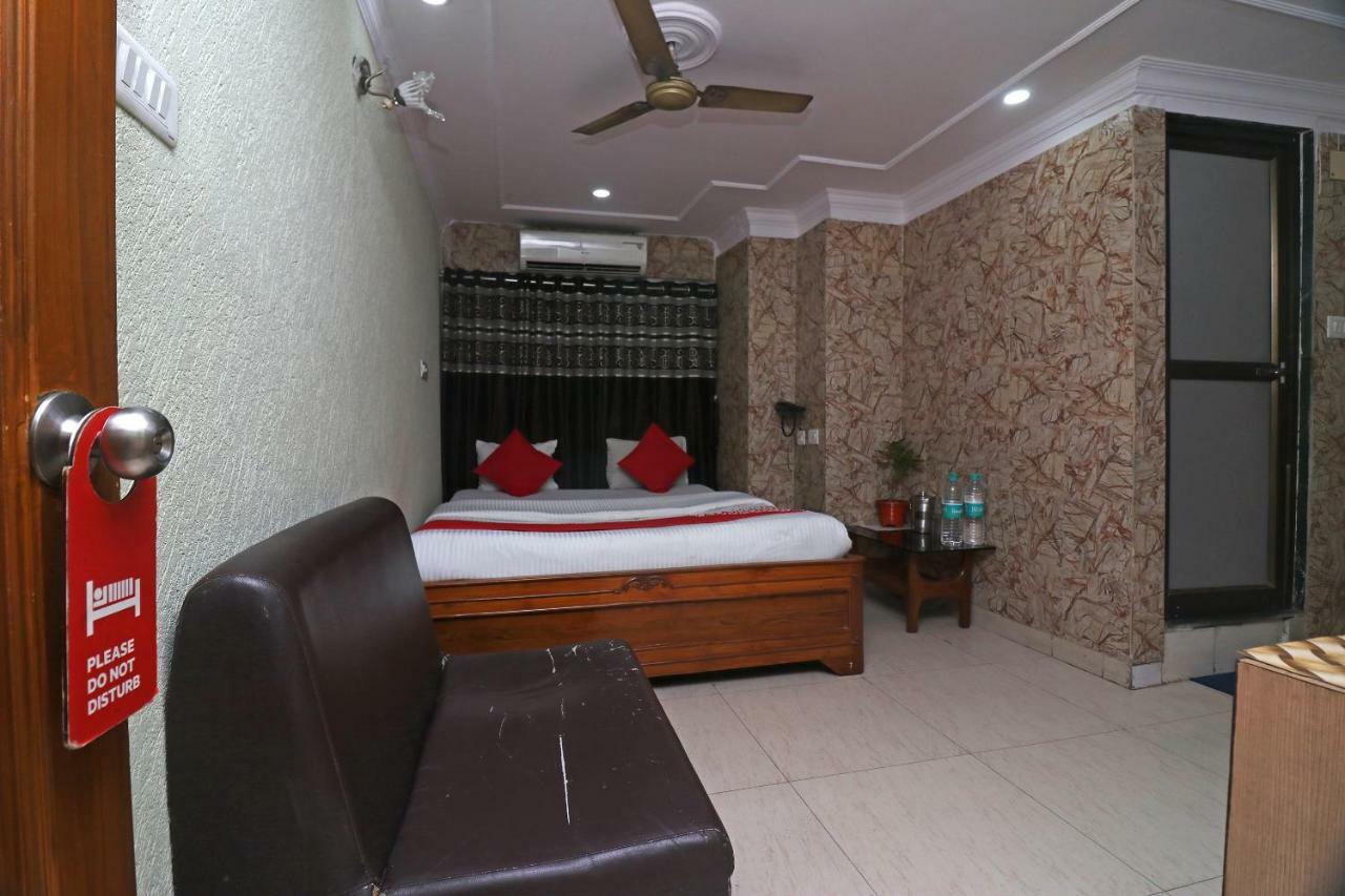 Oyo Flagship 16209 Hotel Ambar Palace Bara Bazar Exterior photo