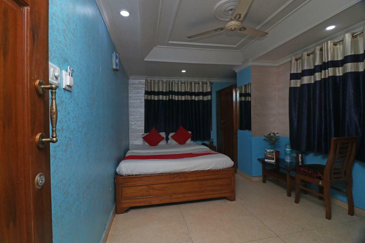 Oyo Flagship 16209 Hotel Ambar Palace Bara Bazar Exterior photo