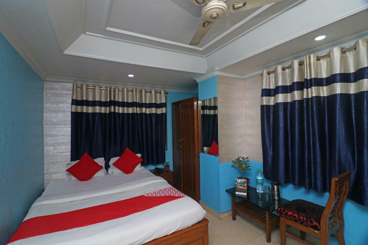 Oyo Flagship 16209 Hotel Ambar Palace Bara Bazar Exterior photo