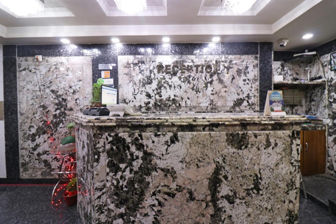 Oyo Flagship 16209 Hotel Ambar Palace Bara Bazar Exterior photo
