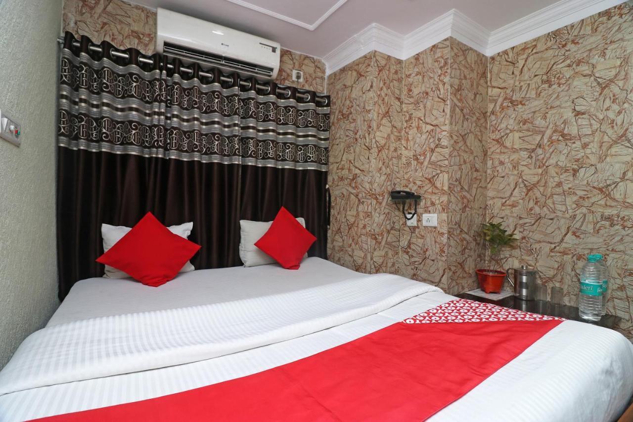 Oyo Flagship 16209 Hotel Ambar Palace Bara Bazar Exterior photo