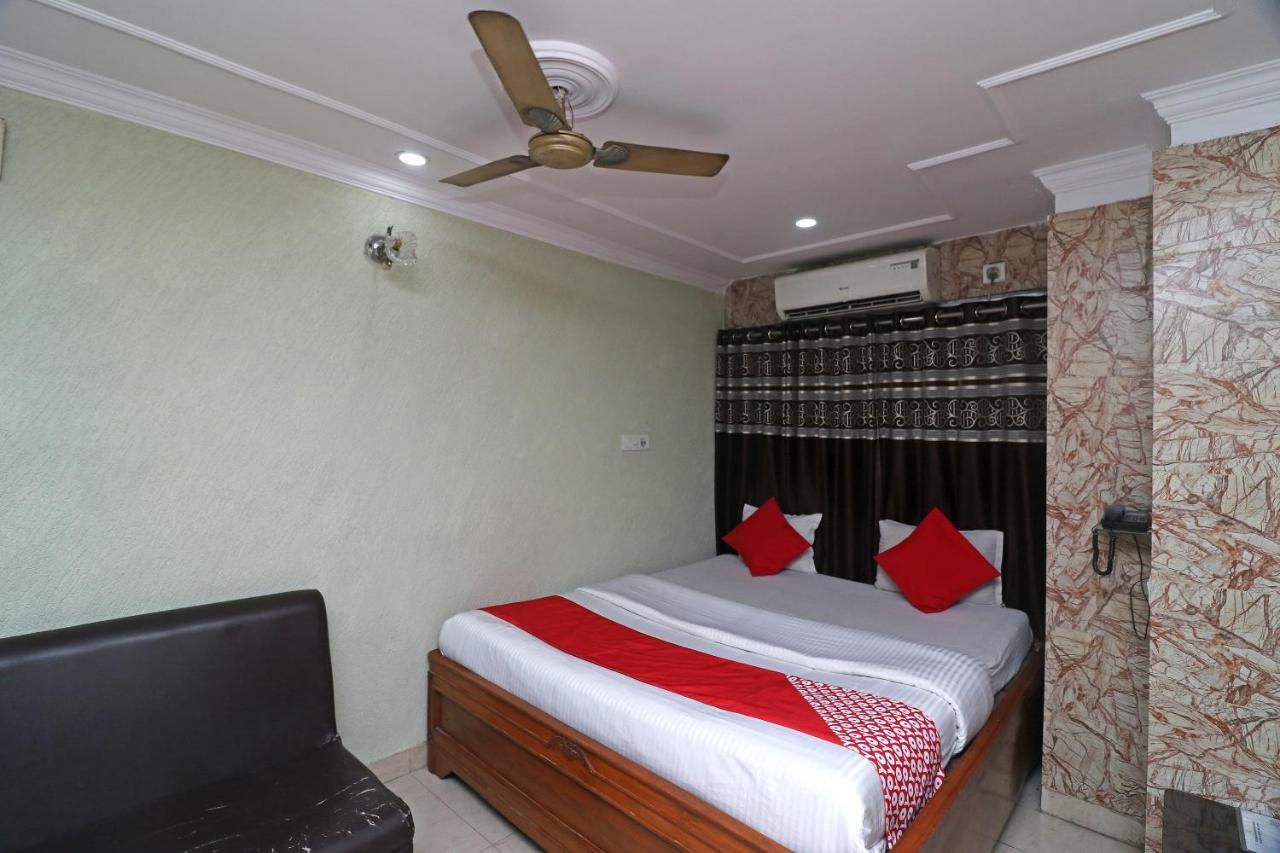 Oyo Flagship 16209 Hotel Ambar Palace Bara Bazar Exterior photo